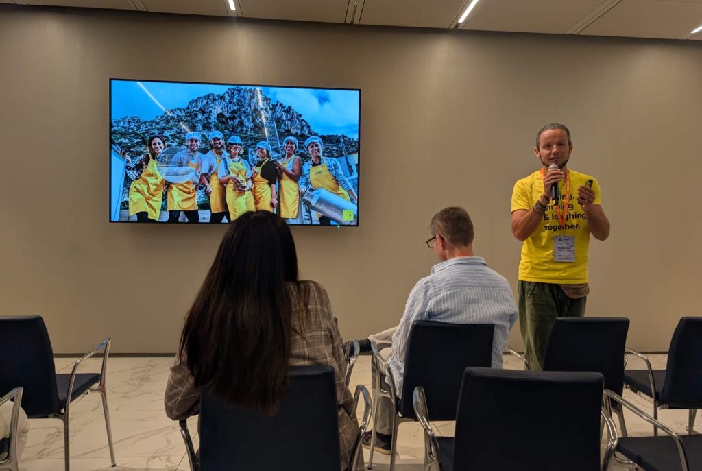 Ben in full flow during his talk at the Coworking Spain conference! 